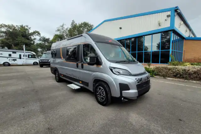 791486 01 Malibu Van Diversity GT Skyview 640 Le K TMC69930